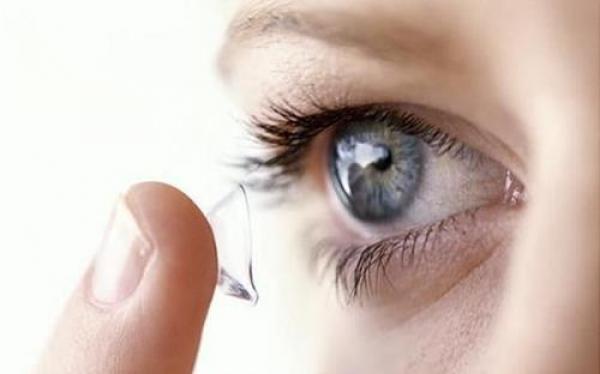 Οφθαλμίατρος ανακάλυψε 27 «ξεχασμένους» φακούς επαφής σε μάτι ασθενούς