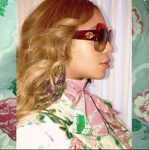 Η Beyoncé φορά τη νέα ρομαντική συλλογή γυαλιών ηλίου της Gucci