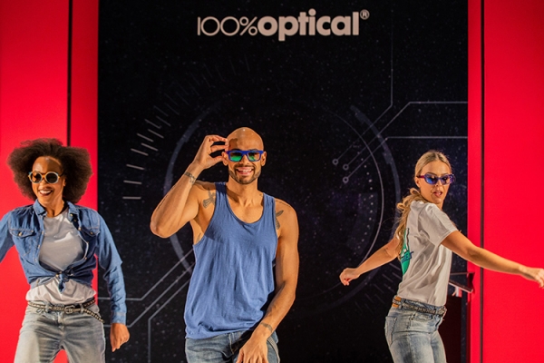 Λονδίνο - Εκρηκτικό το ξεκίνημα της 100% Optical!